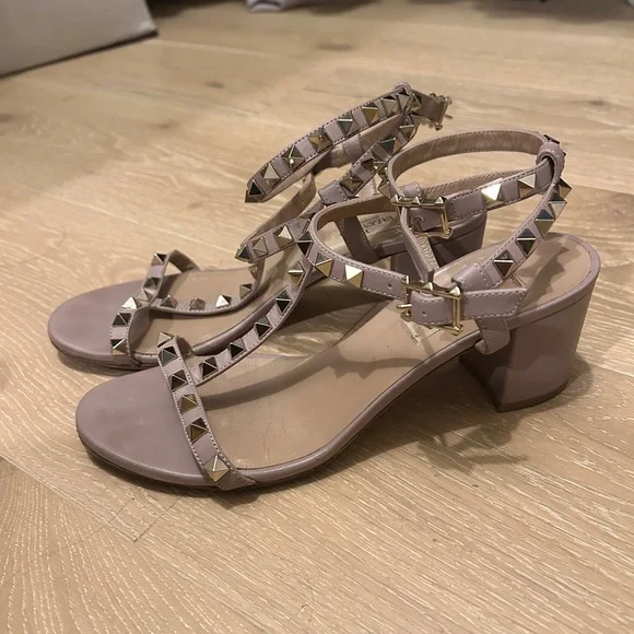Valentino Beige Leather T Strap Rockstud Block Heel Sandals - Picture 3 of 4